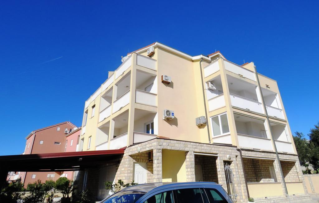 Apartments Party Novalja Exterior photo