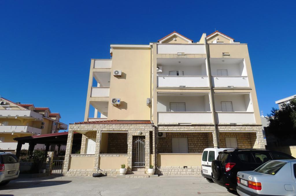 Apartments Party Novalja Exterior photo